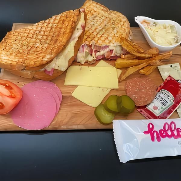 Sucuklu Tost